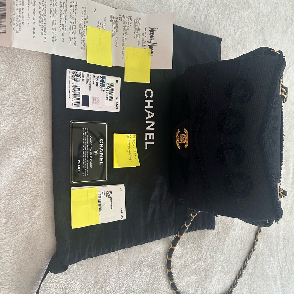 CHANEL Black Quilted Chain Shoulder Bag with Gold-Tone CC